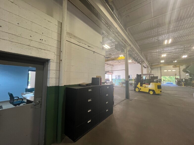 More Photos Of 2385 Walker Ave, Grand Rapids Manufacturing For Sale