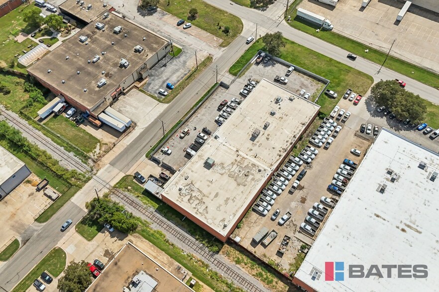 More Photos Of 8900 Ambassador Row, Dallas Distribution For Sale