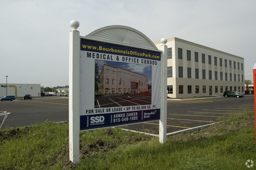 More Photos Of 581 William Latham Dr, Bourbonnais Medical For Lease