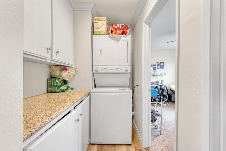 More Photos Of 113 N Grand Oaks Ave, Pasadena Apartments For Sale