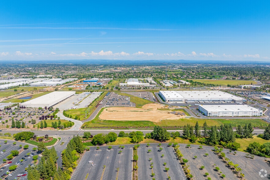 More Photos Of Foothills Blvd, Roseville Distribution For Lease