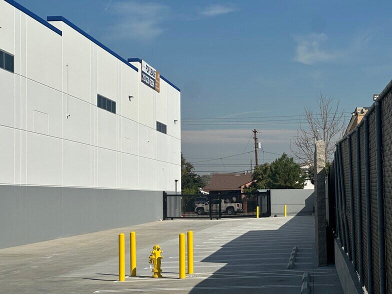 More Photos Of 126 E Oris St, Compton Distribution For Lease
