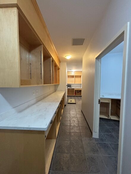 More Photos Of 9 Avonwood Rd, Avon Freestanding For Lease