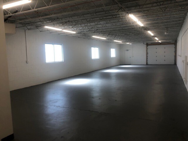 More Photos Of 5213 W Broadway Ave, Minneapolis Auto Dealership For Lease
