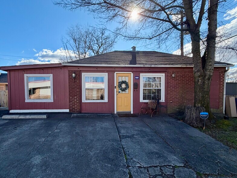 Primary Photo Of 100 W B Ave, North Little Rock Office For Lease