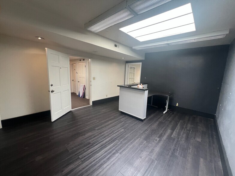 More Photos Of 7540-7542 Fay Ave, La Jolla Storefront Retail Office For Lease