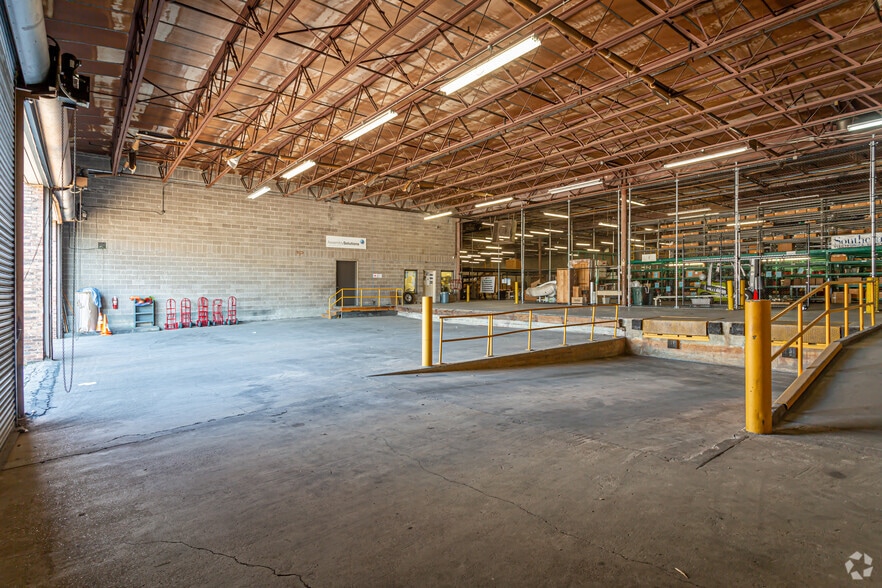 More Photos Of 2301 Julia St, New Orleans Warehouse For Lease