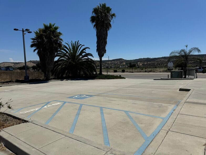 More Photos Of 725 Main St, Chula Vista Showroom For Lease