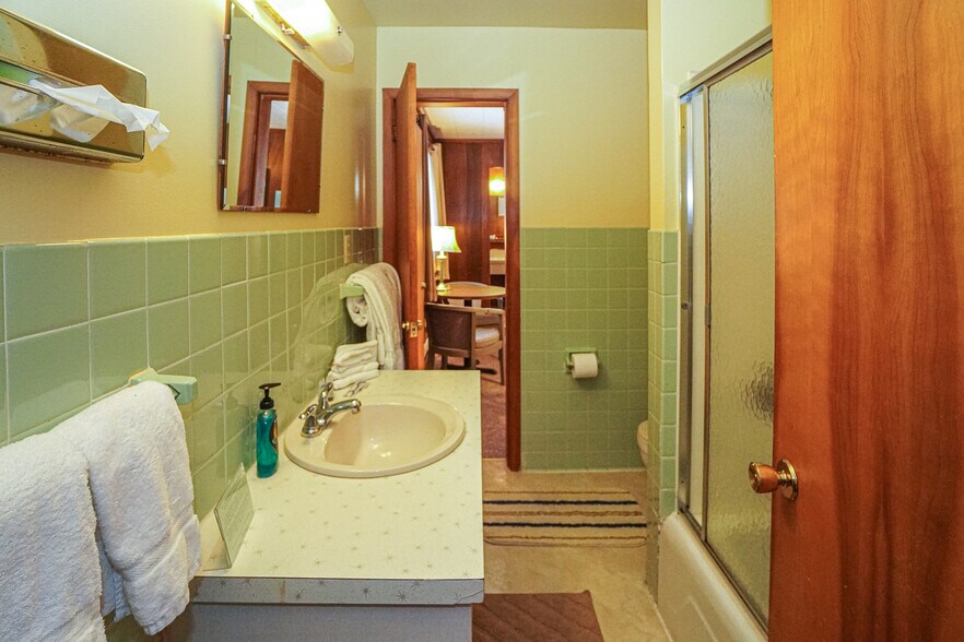 More Photos Of 314 Chippewa St, Ontonagon Hotel For Sale