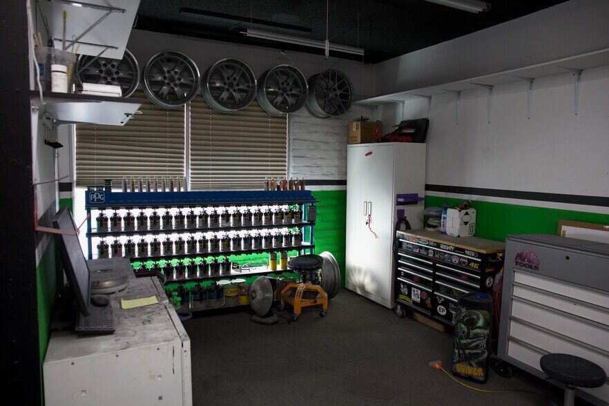 More Photos Of 1136 Kimbark St, Longmont Warehouse For Lease