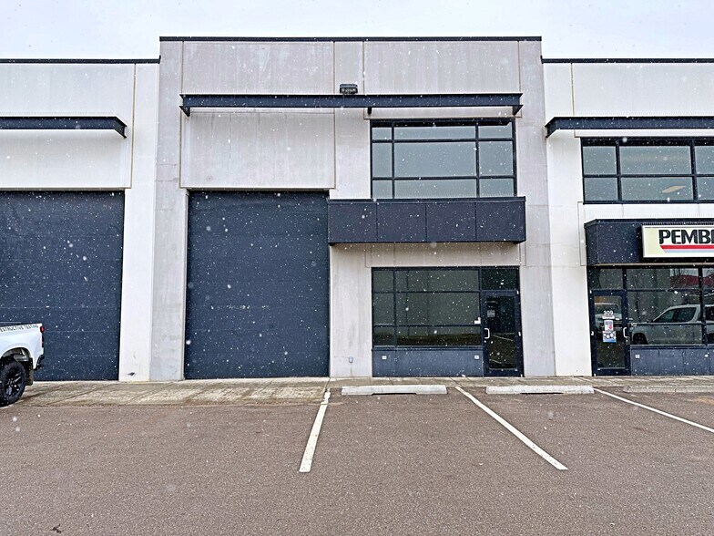 More Photos Of 400 Mackenzie Blvd, Fort McMurray Flex For Sale