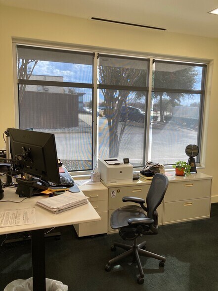 More Photos Of 4300 Marsh Ridge Rd, Carrollton Showroom For Lease