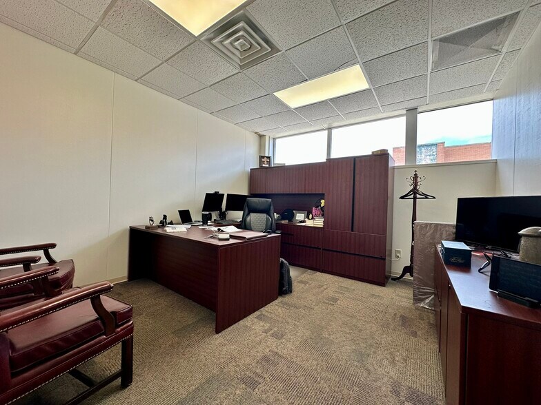 More Photos Of 705 Lamar St, Wichita Falls Office For Sale