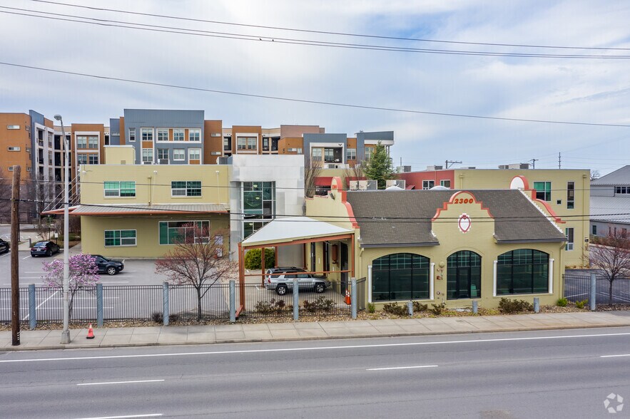 More Photos Of 2300 Charlotte Ave, Nashville Office For Sale