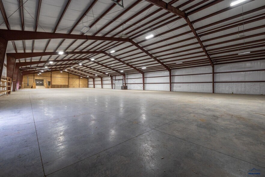 More Photos Of 27592 N 79 Hwy, Hot Springs Warehouse For Lease