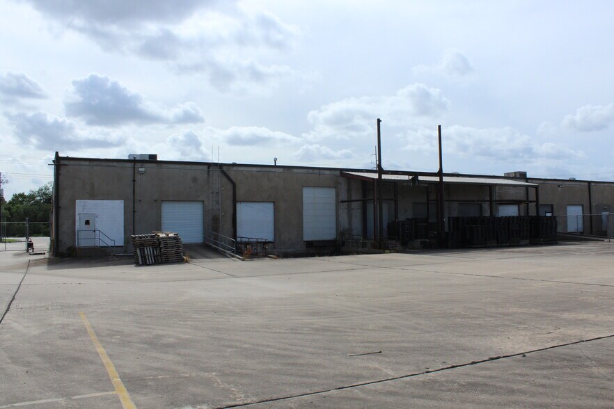More Photos Of 8303-8317 Knight Rd, Houston Warehouse For Lease