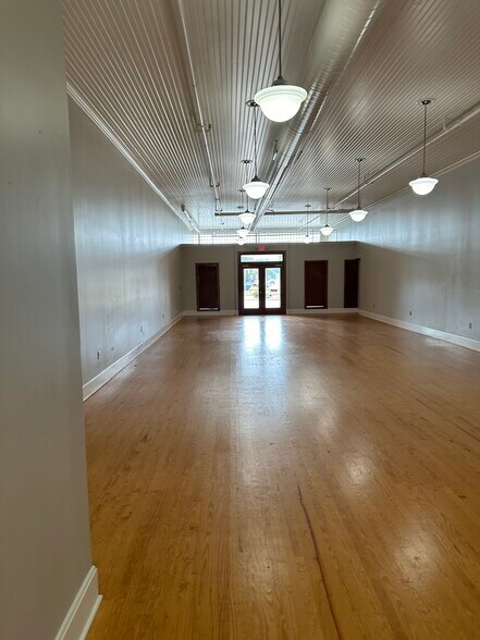 More Photos Of , Clinton General Retail For Sale