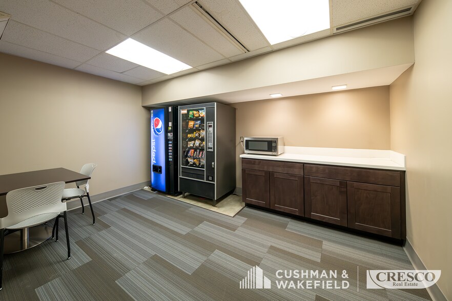 More Photos Of 6155 Rockside Rd, Independence Unknown For Sale