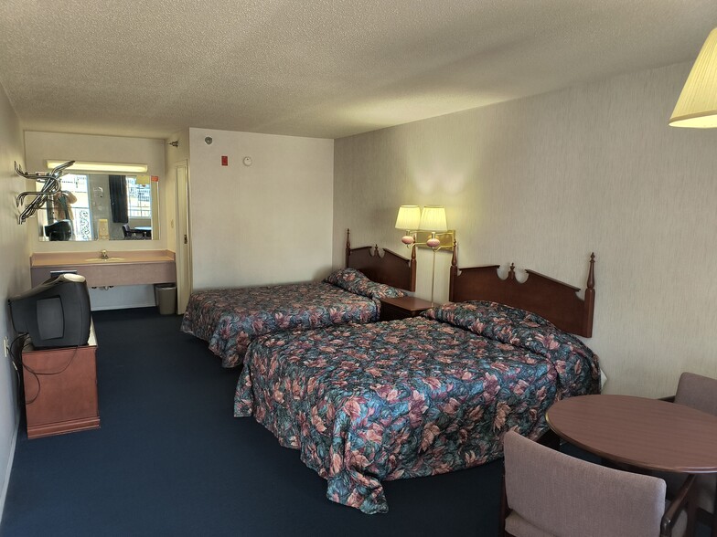 More Photos Of 3500 Green Mountain Dr, Branson Hotel For Sale