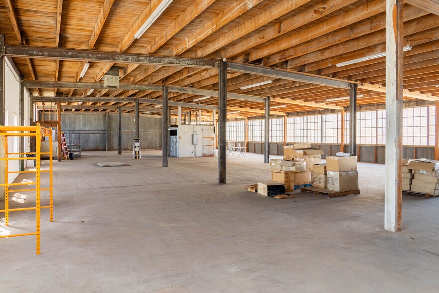 More Photos Of 2049-2053 E 38th St, Vernon Industrial For Sale