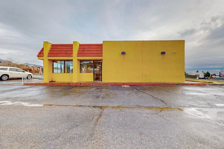 More Photos Of 2130-2301 Chelwood Park Blvd NE, Albuquerque Fast Food For Lease