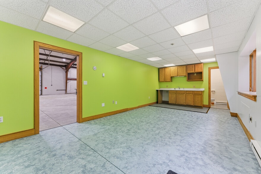 More Photos Of 54 Whately Rd, So Deerfield Light Manufacturing For Sale