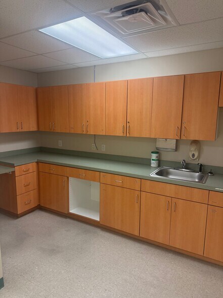 More Photos Of 38394 DuPont Blvd, Selbyville General Retail For Lease