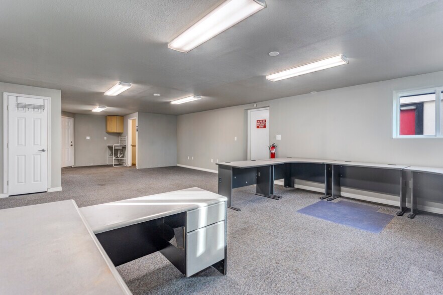 More Photos Of 5428 W Clearwater Ave, Kennewick Storefront Retail Office For Lease