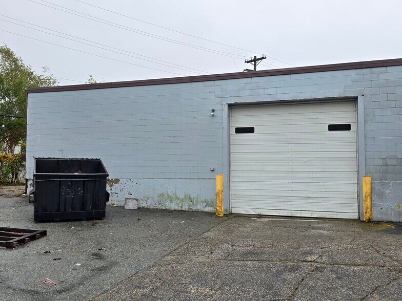 More Photos Of 100 Glen Rd, Cranston Manufacturing For Lease
