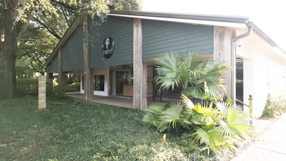 More Photos Of 7520 Perkins Rd, Baton Rouge General Retail For Sale