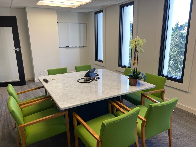 More Photos Of 400 University Dr, Coral Gables Office For Lease