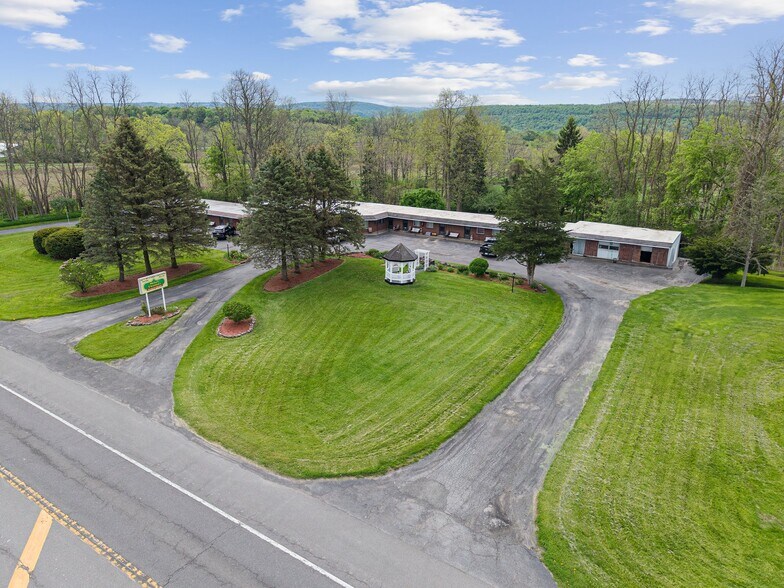 More Photos Of 2100 W Genesee Tpke, Camillus Hospitality For Sale