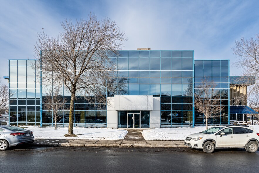 Primary Photo Of 8290 Boul Pie-IX, Montréal Distribution For Lease