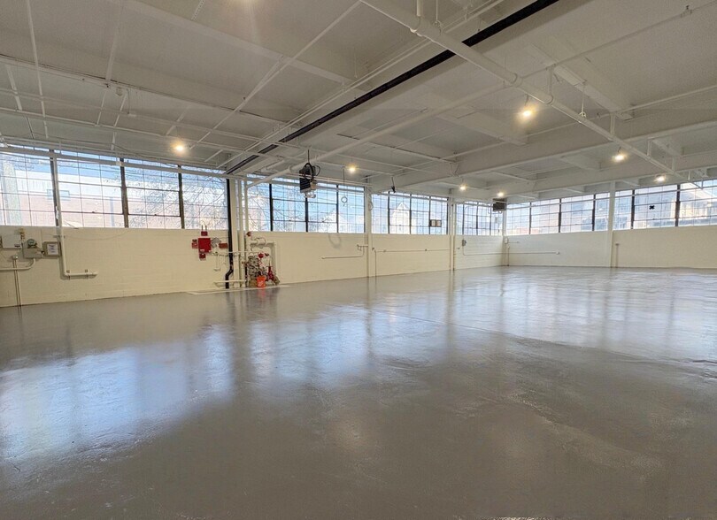 More Photos Of 40 Merritt St, Port Chester Manufacturing For Lease