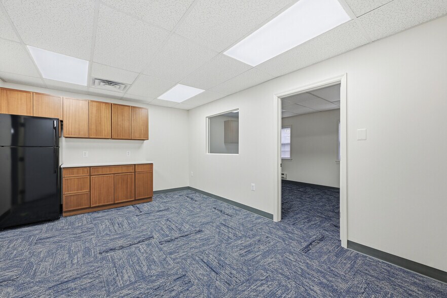 More Photos Of 6198 Butler Pike, Blue Bell Medical For Lease