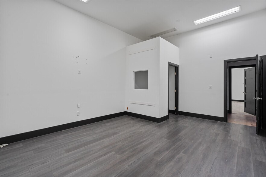 More Photos Of 10203 Old Manchaca Rd, Austin Flex For Lease