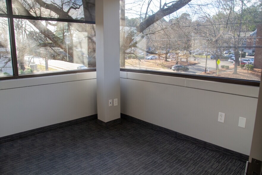 More Photos Of 1600 E Franklin St, Chapel Hill Medical For Sale