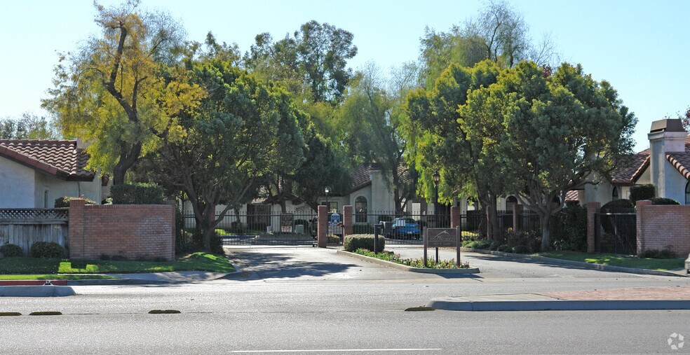 Primary Photo Of 4401 W Goshen Ave, Visalia Apartments For Sale