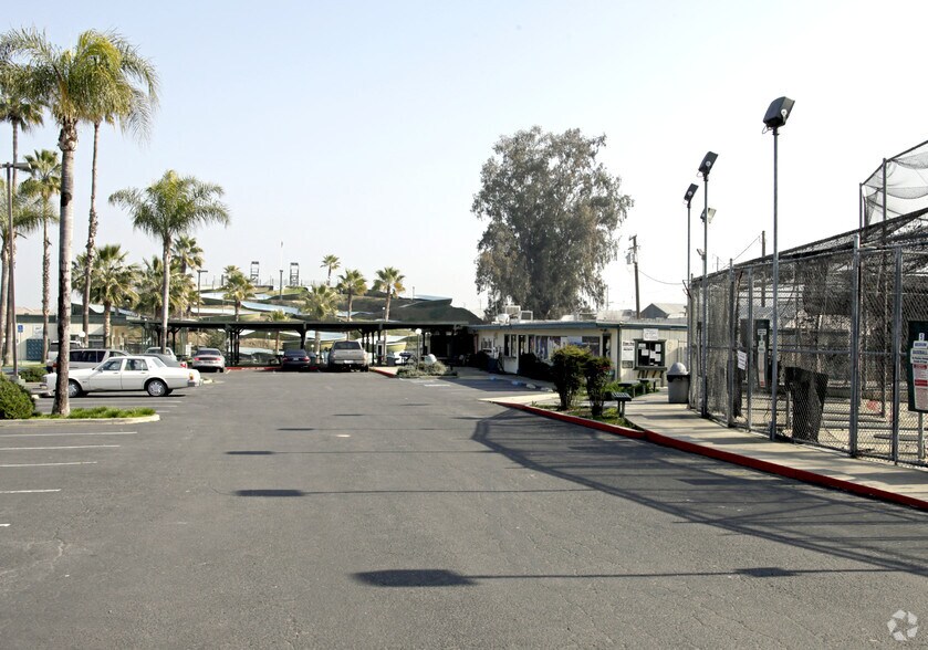 More Photos Of 110 N Mooney Blvd, Tulare Amusement Park For Lease