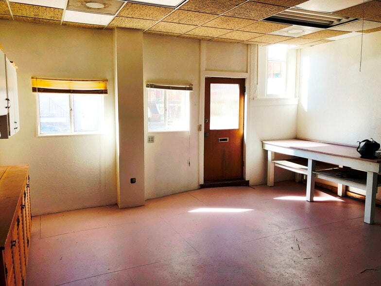 More Photos Of 14-16 Ruxton Ave, Manitou Springs Storefront Retail Residential For Lease