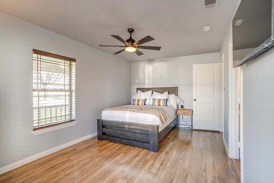 More Photos Of 12001 FM 2331, Godley Office For Sale