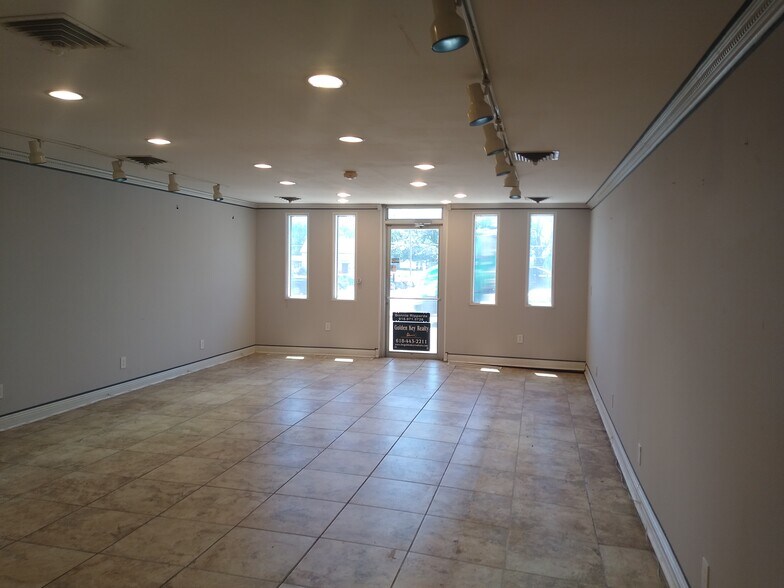 More Photos Of 301 W Broadway, Steeleville Freestanding For Sale