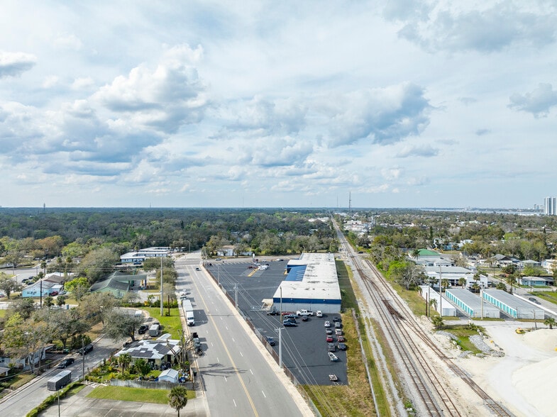 More Photos Of 405 N Charles St, Daytona Beach Warehouse For Sale