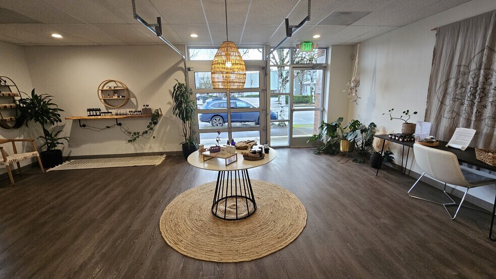 More Photos Of 1322-1324 Vandercook Way, Longview Office For Lease