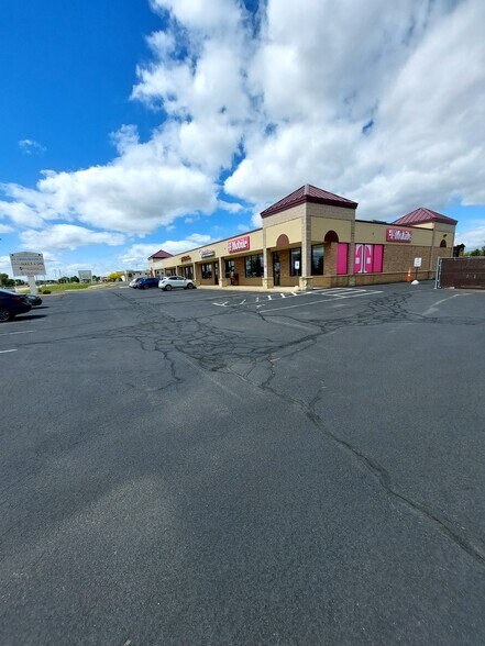 More Photos Of 825 Lexington Blvd, Fort Atkinson Freestanding For Lease
