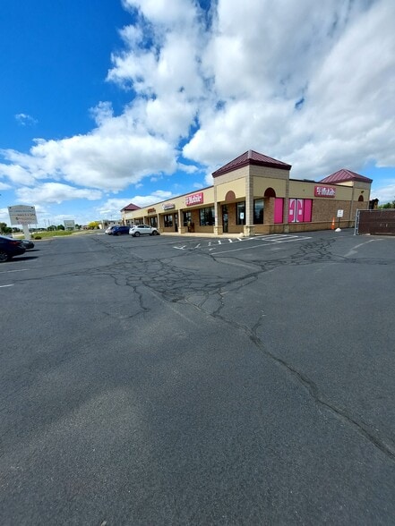 More Photos Of 825 Lexington Blvd, Fort Atkinson Freestanding For Lease