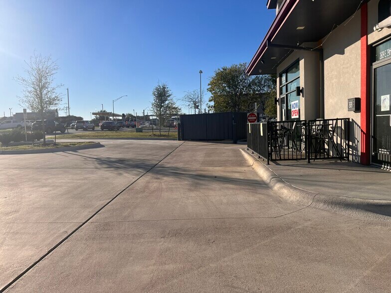 More Photos Of 2609 E 29th St, Bryan Freestanding For Sale