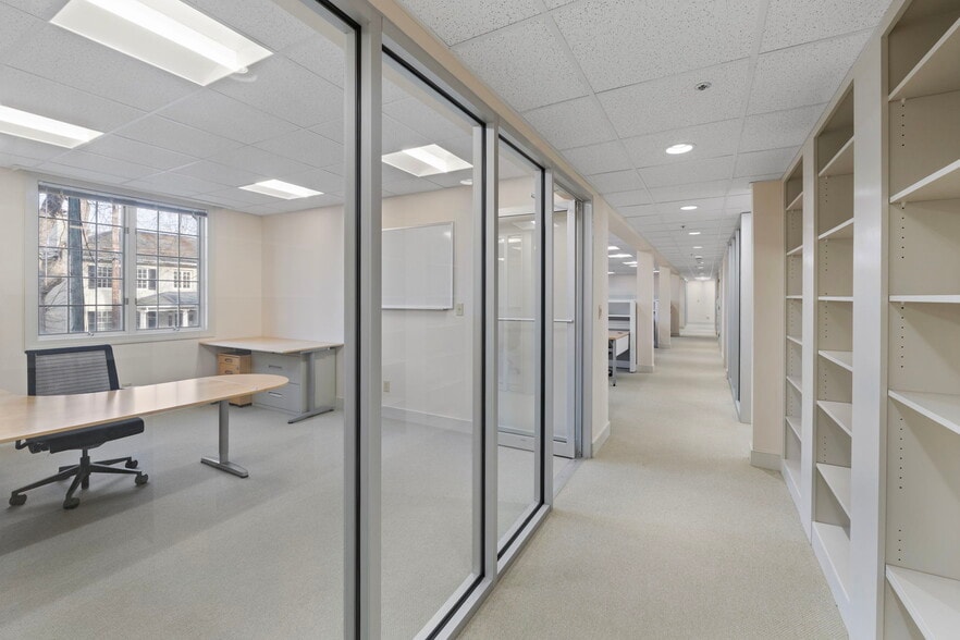 More Photos Of 202-258 E High St, Charlottesville Office For Sale