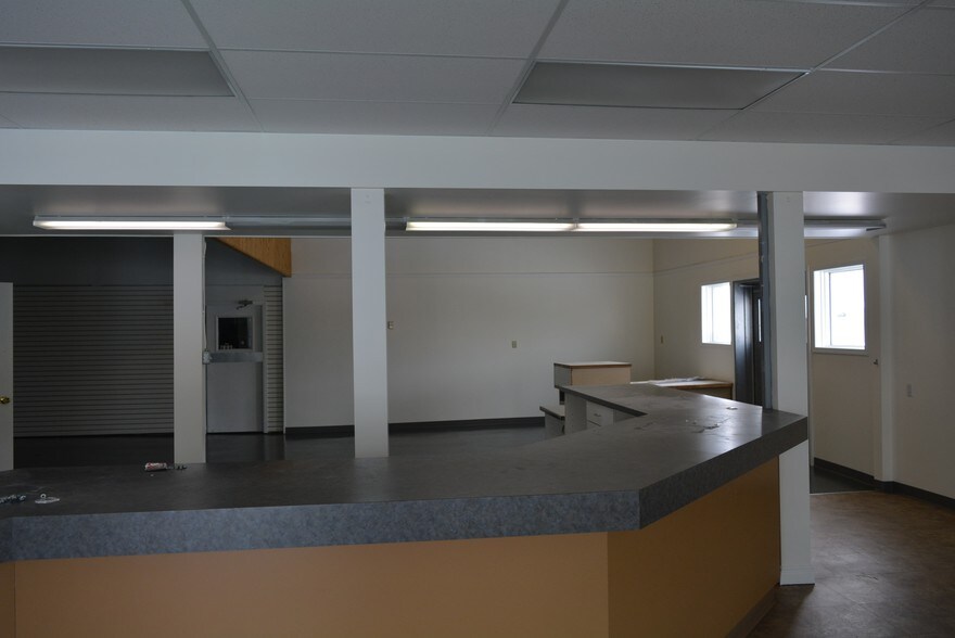 More Photos Of 10123 95th Ave, Fort St John Warehouse For Lease