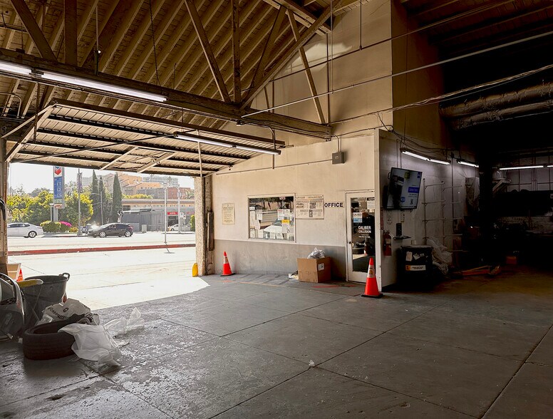 More Photos Of 1925 Wilcox Ave, Los Angeles Auto Repair For Lease